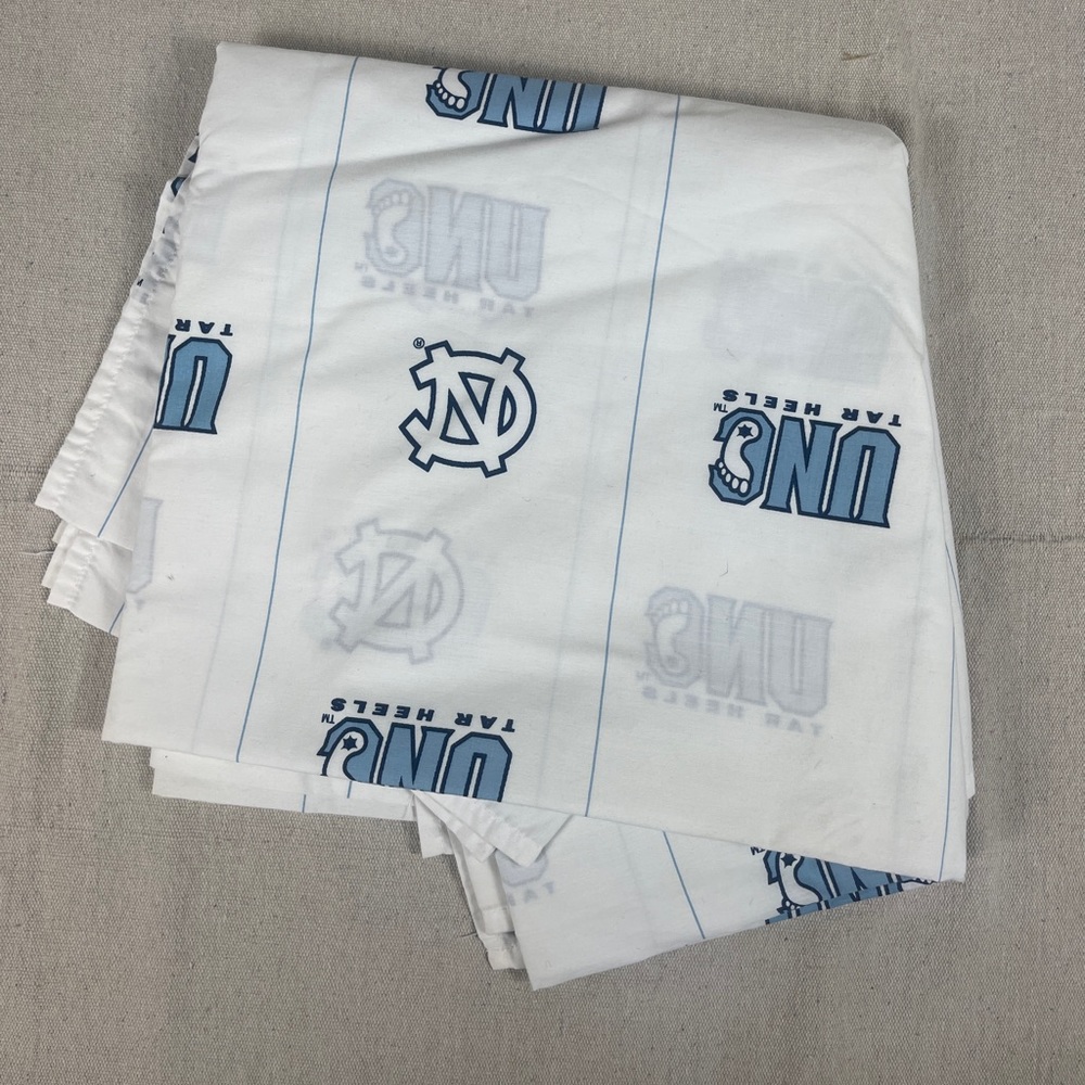 Queen size UNC Tarhill top sheet